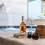 Luxury Private With Heated Pool & Sauna And Sea View アパート ツァヴタット