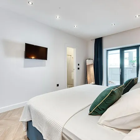 Luxury Private Spa Apartment With Heated Pool & Sauna And Sea View Apartment *