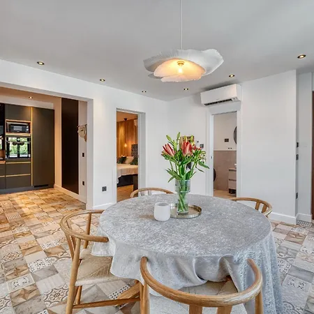 Luxury Private Spa Apartment With Heated Pool & Sauna And Sea View Apartment