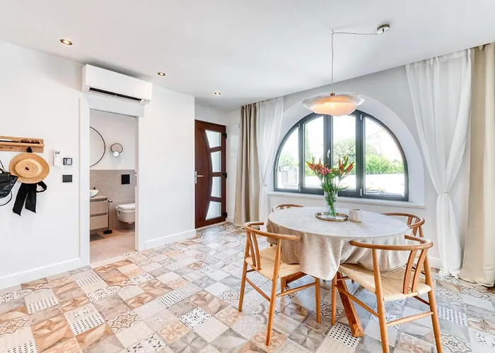 Luxury Private Spa Apartment With Heated Pool & Sauna And Sea View 아파트 챠브타트