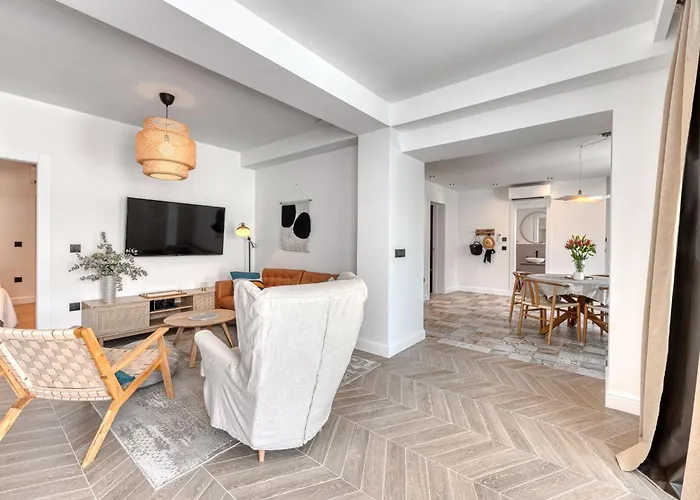 Luxury Private Spa Apartment With Heated Pool & Sauna And Sea View 챠브타트