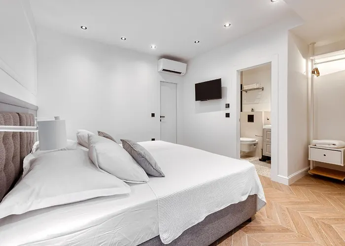 Luxury Private Spa Apartment With Heated Pool & Sauna And Sea View 아파트 *