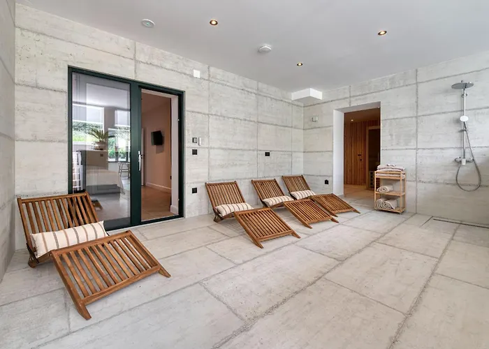 Luxury Private Spa Apartment With Heated Pool & Sauna And Sea View 아파트 *