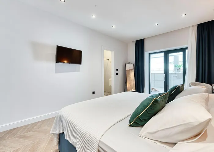 Luxury Private Spa Apartment With Heated Pool & Sauna And Sea View 아파트 *