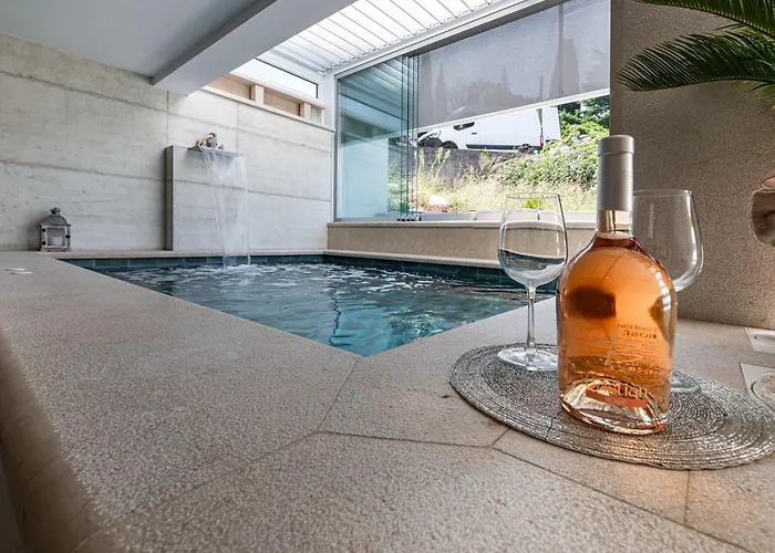 Luxury Private Spa Apartment With Heated Pool & Sauna And Sea View 아파트 챠브타트