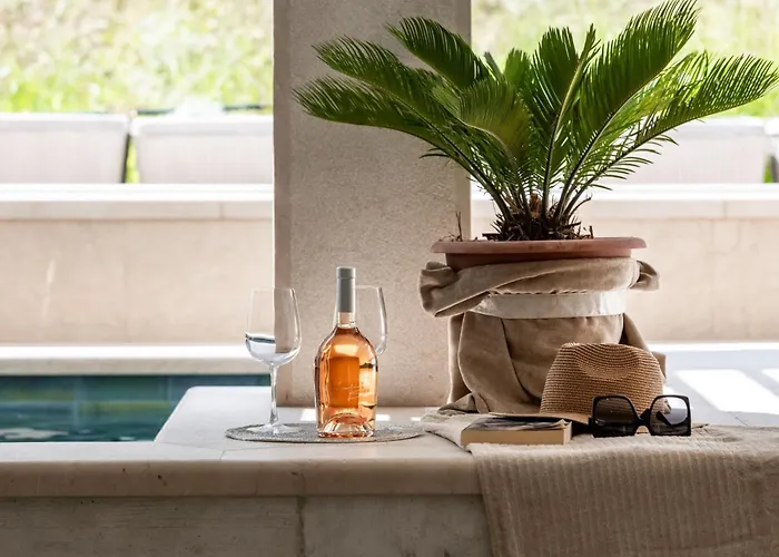 Luxury Private Spa Apartment With Heated Pool & Sauna And Sea View 아파트 *