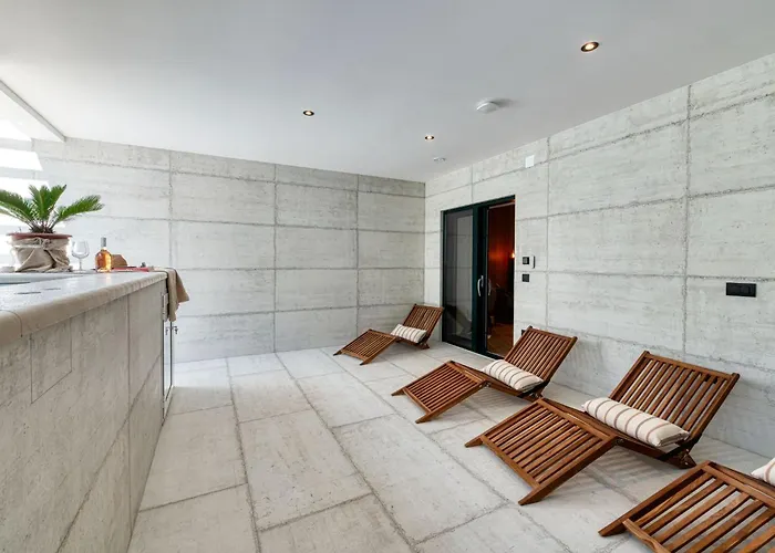 Luxury Private Spa Apartment With Heated Pool & Sauna And Sea View *