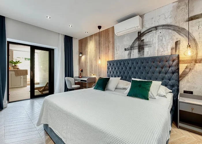 Luxury Private Spa Apartment With Heated Pool & Sauna And Sea View *