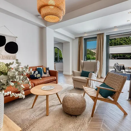 Luxury Private Spa Apartment With Heated Pool & Sauna And Sea View Apartmán