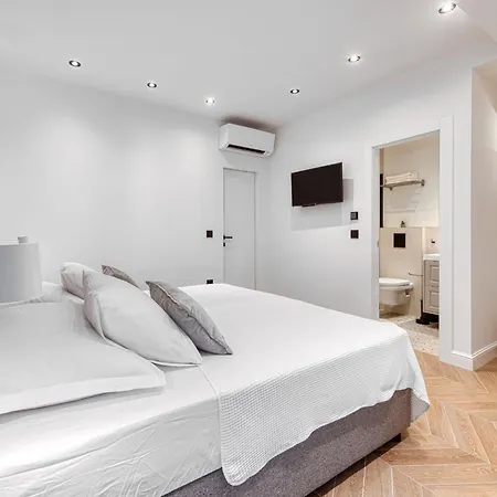 Luxury Private Spa Apartment With Heated Pool & Sauna And Sea View Apartmán *