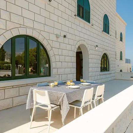 Luxury Private Spa Apartment With Heated Pool & Sauna And Sea View Apartmán