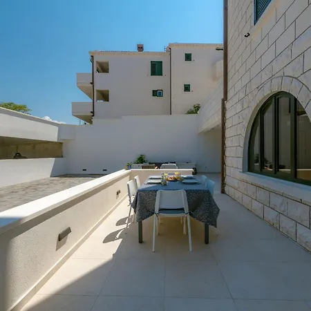 Luxury Private Spa Apartment With Heated Pool & Sauna And Sea View Apartmán