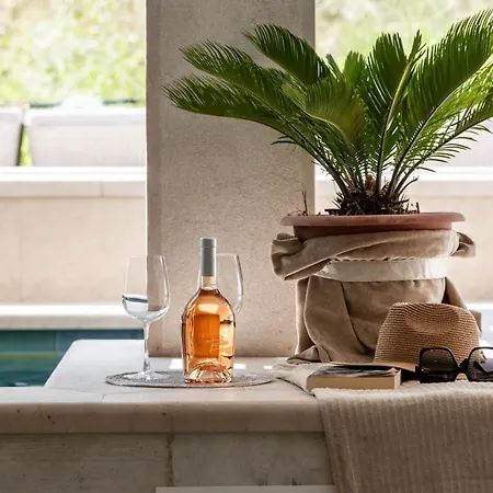 Luxury Private Spa Apartment With Heated Pool & Sauna And Sea View Apartmán *