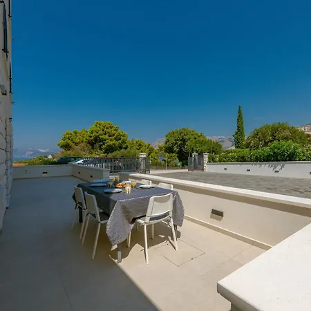 Apartmán Luxury Private Spa Apartment With Heated Pool & Sauna And Sea View *