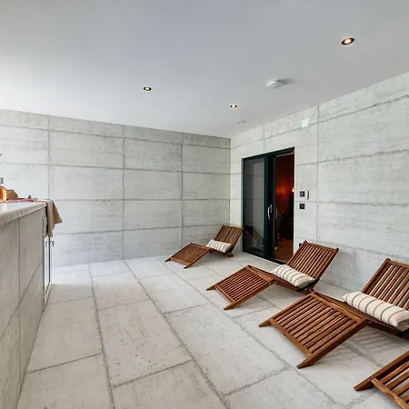 Luxury Private Spa Apartment With Heated Pool & Sauna And Sea View *