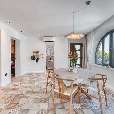 Apartmán Luxury Private Spa Apartment With Heated Pool & Sauna And Sea View