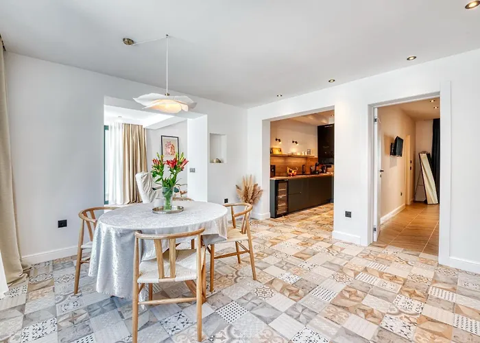 Апартаменты Luxury Private Spa Apartment With Heated Pool & Sauna And Sea View Цавтат