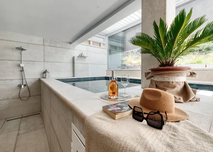 Luxury Private Spa Apartment With Heated Pool & Sauna And Sea View Апартаменты