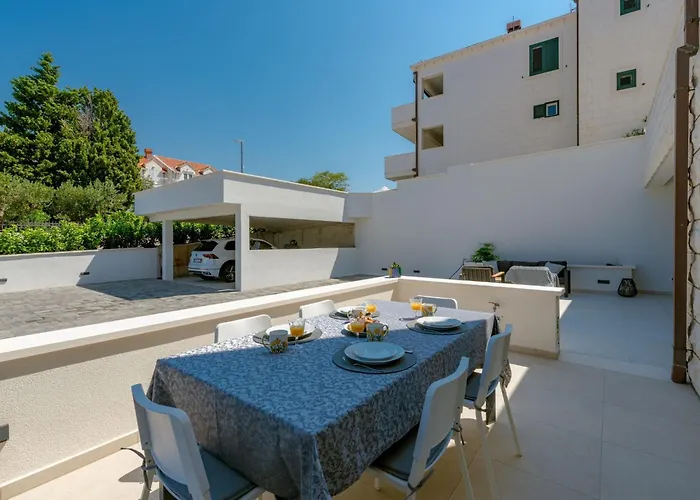 Апартаменты Luxury Private Spa Apartment With Heated Pool & Sauna And Sea View