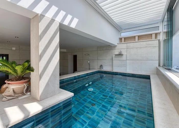 Апартаменты Luxury Private Spa Apartment With Heated Pool & Sauna And Sea View