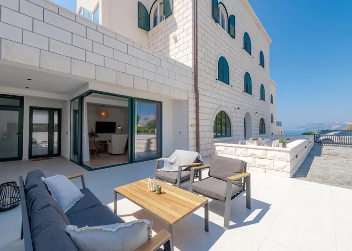 Luxury Private With Heated Pool & Sauna And Sea View
